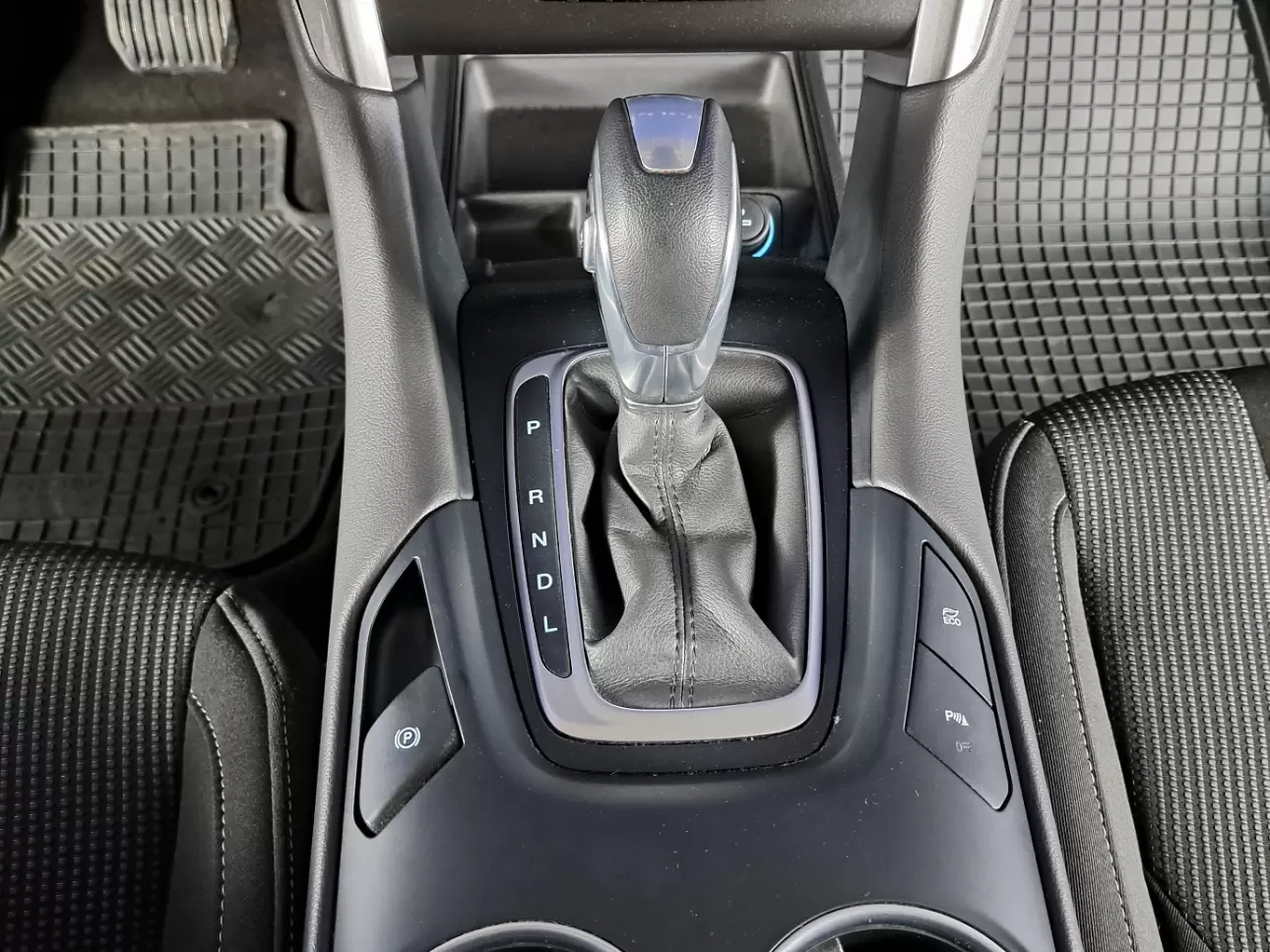FORD MONDEO Sedan 2022