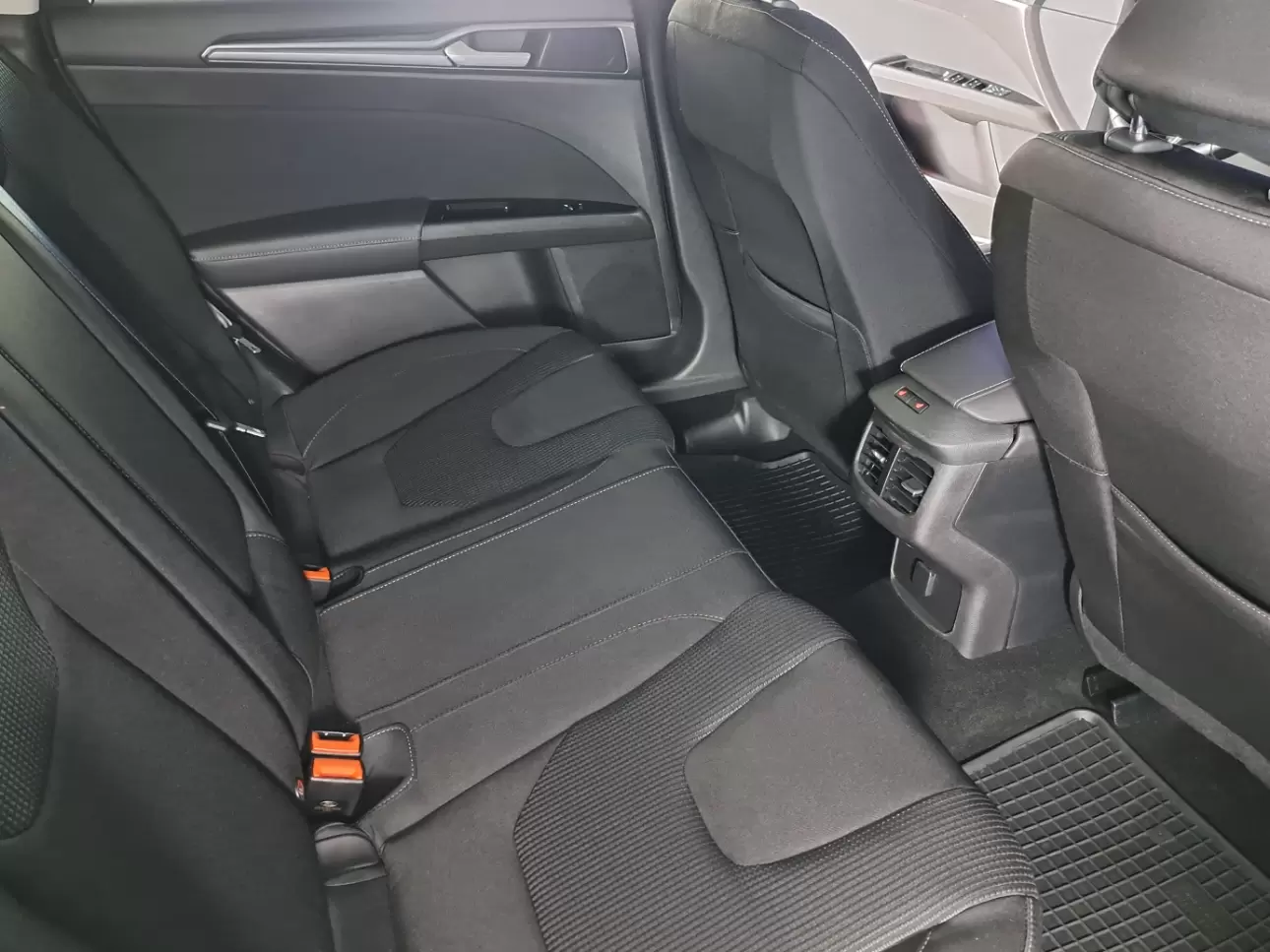 FORD MONDEO Sedan 2022
