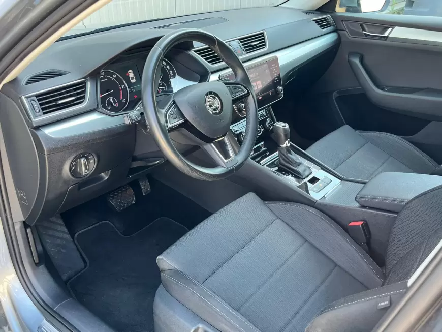 SKODA SUPERB Sedan 2019