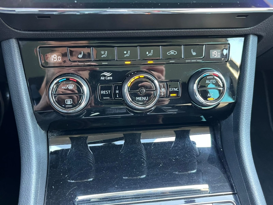 SKODA SUPERB Sedan 2019