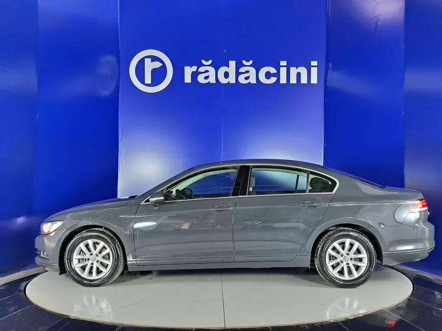 VOLKSWAGEN PASSAT Sedan 2019