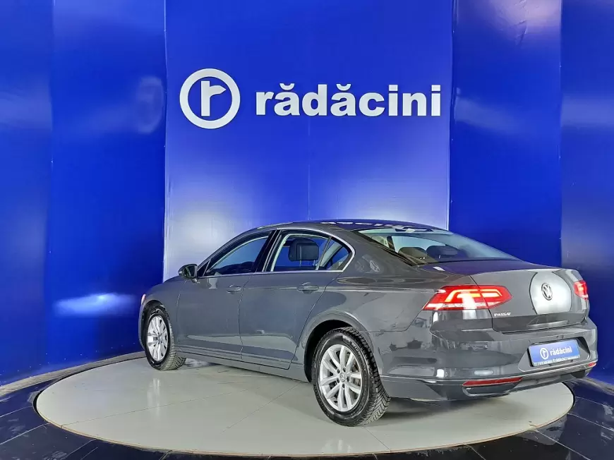 VOLKSWAGEN PASSAT Sedan 2019