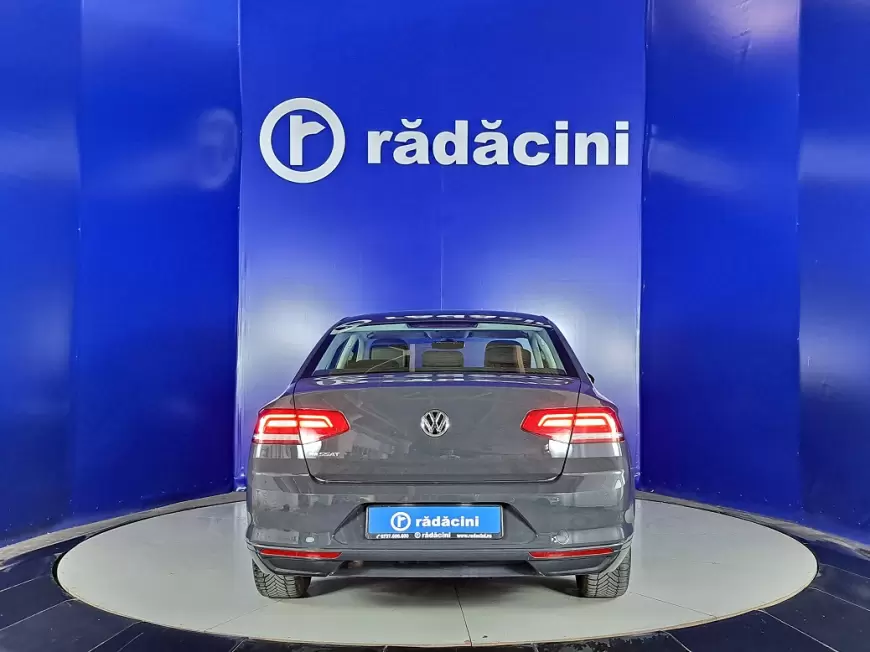 VOLKSWAGEN PASSAT Sedan 2019