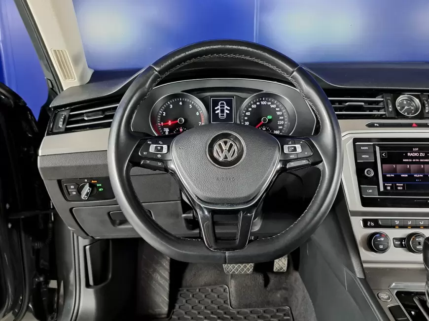 VOLKSWAGEN PASSAT Sedan 2019