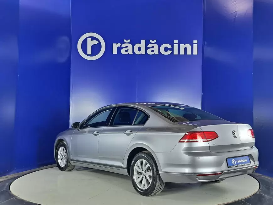 VOLKSWAGEN PASSAT Sedan 2019