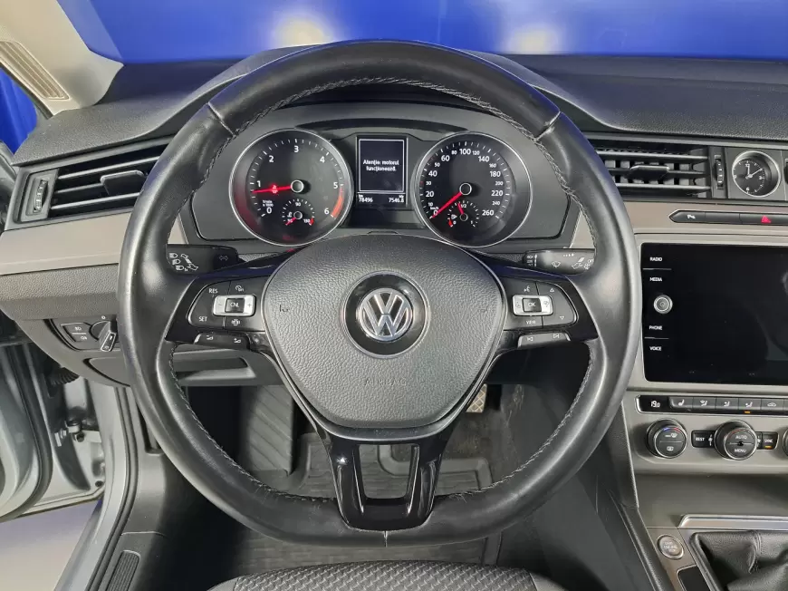 VOLKSWAGEN PASSAT Sedan 2019