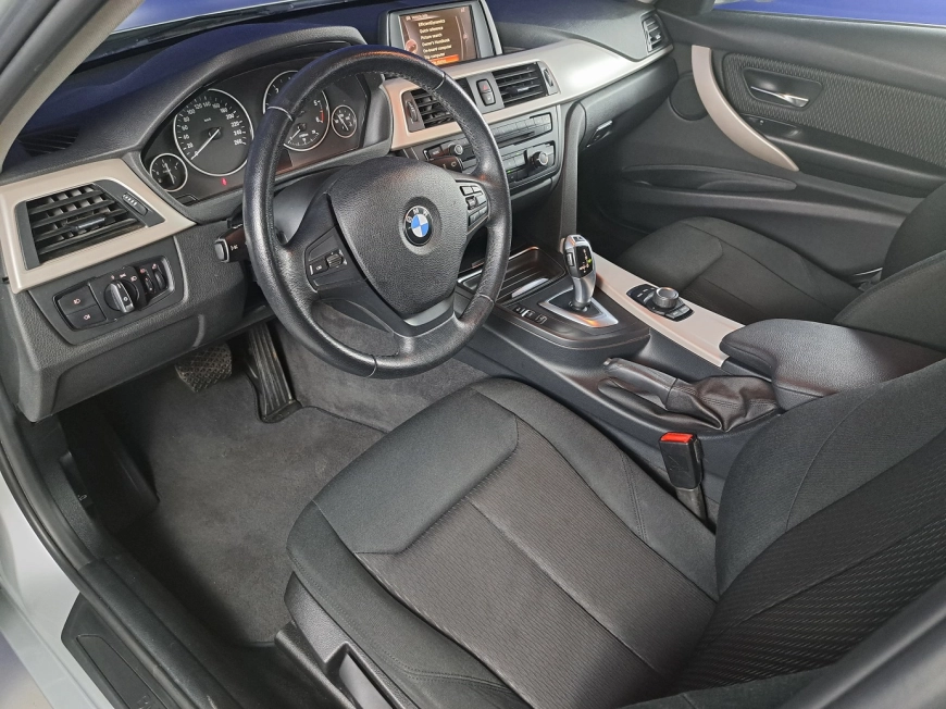 BMW 318D Sedan 2015
