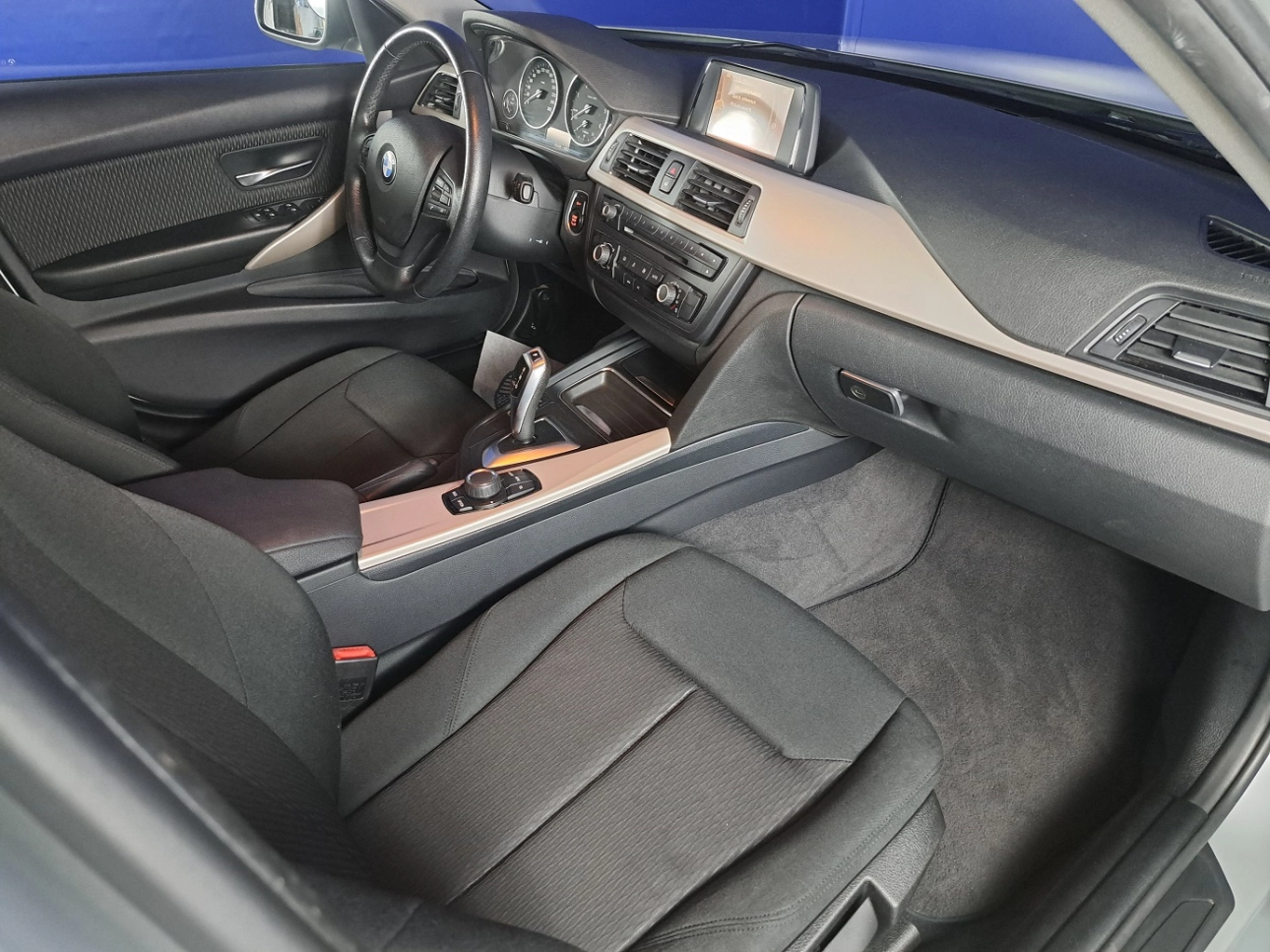 BMW 318D Sedan 2015