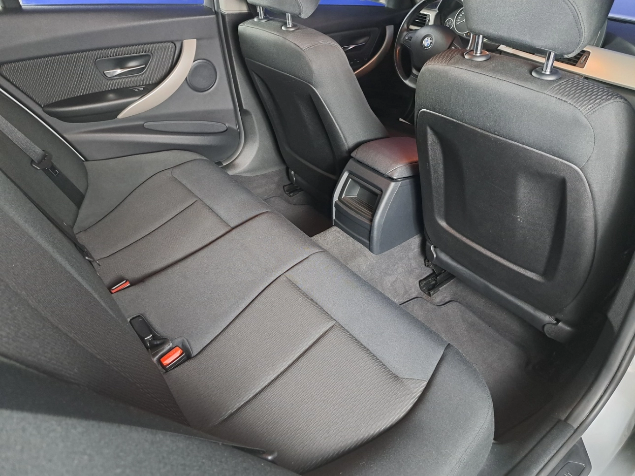 BMW 318D Sedan 2015