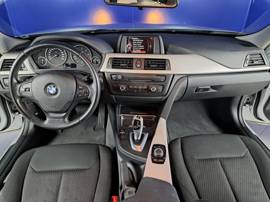 BMW 318D Sedan 2015