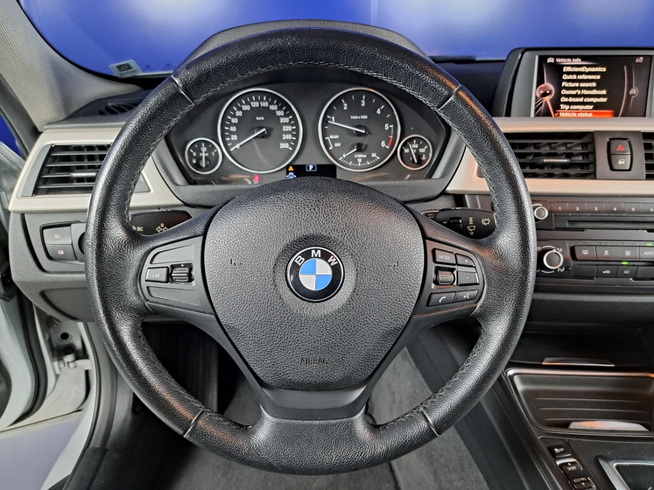 BMW 318D Sedan 2015