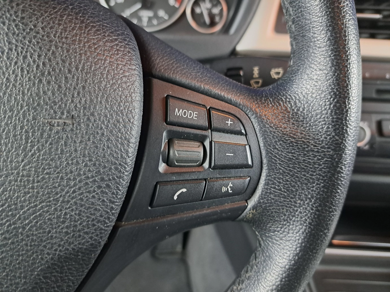 BMW 318D Sedan 2015