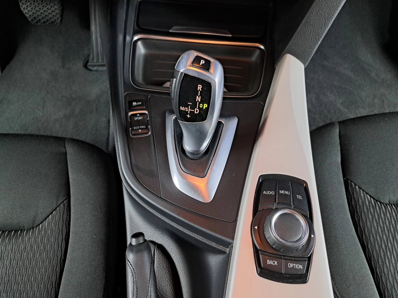 BMW 318D Sedan 2015