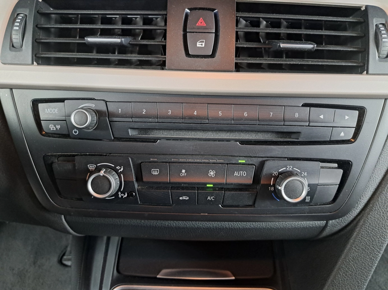 BMW 318D Sedan 2015