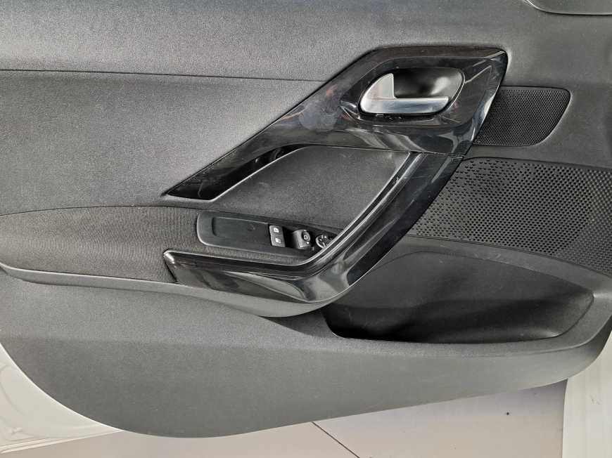 PEUGEOT 208 Hatchback 2018