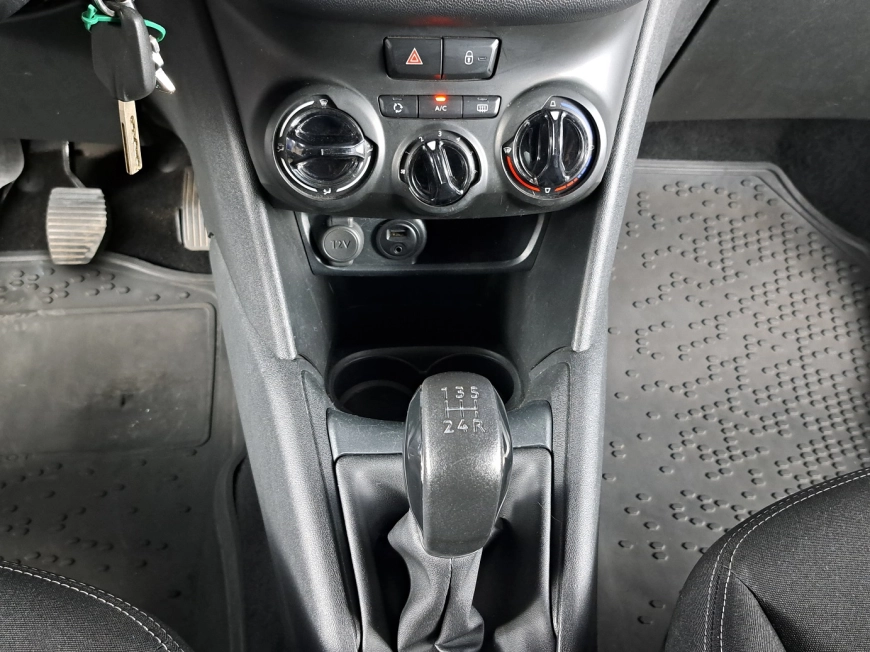 PEUGEOT 208 Hatchback 2018