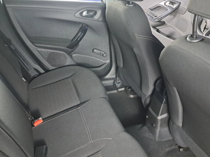 PEUGEOT 208 Hatchback 2018