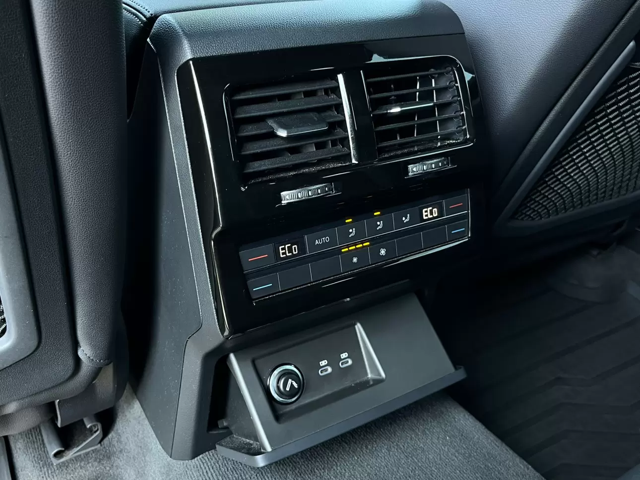 Volkswagen Touareg SUV 2022