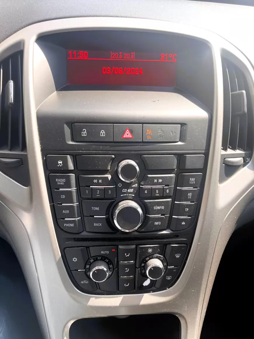 Opel Astra J Hatchback 2011