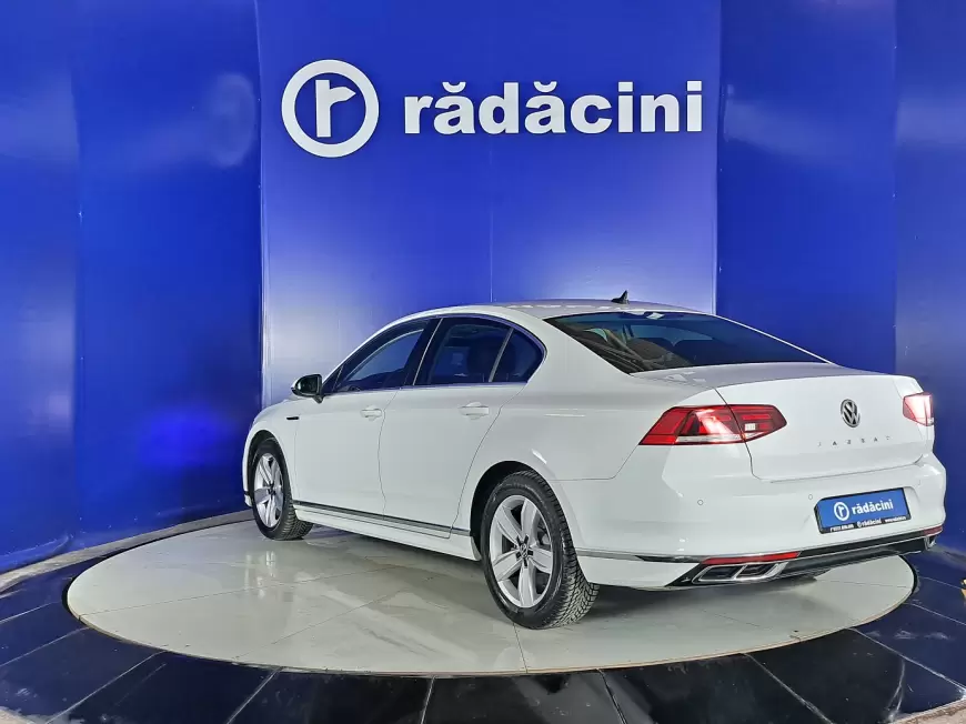 VOLKSWAGEN PASSAT Sedan 2019