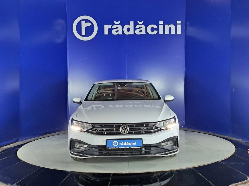 VOLKSWAGEN PASSAT Sedan 2019