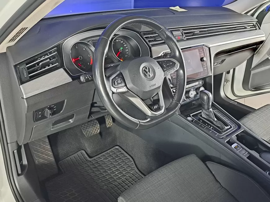 VOLKSWAGEN PASSAT Sedan 2019