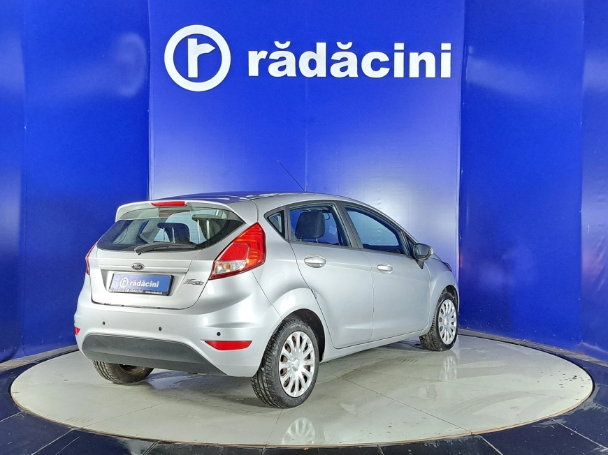 FORD FIESTA Hatchback 2013