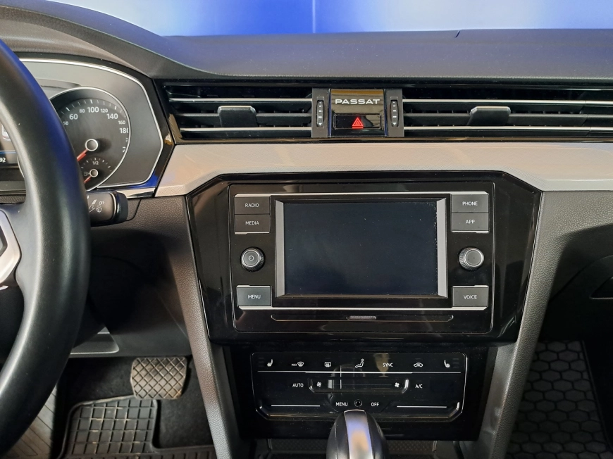 Volkswagen PASSAT Sedan 2021