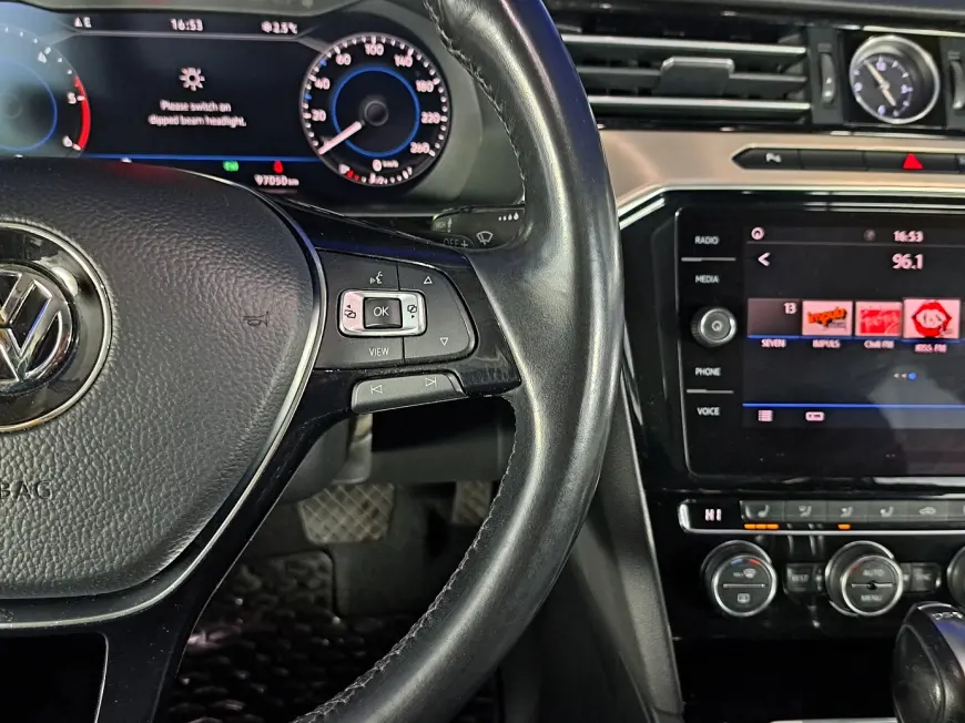 VOLKSWAGEN PASSAT