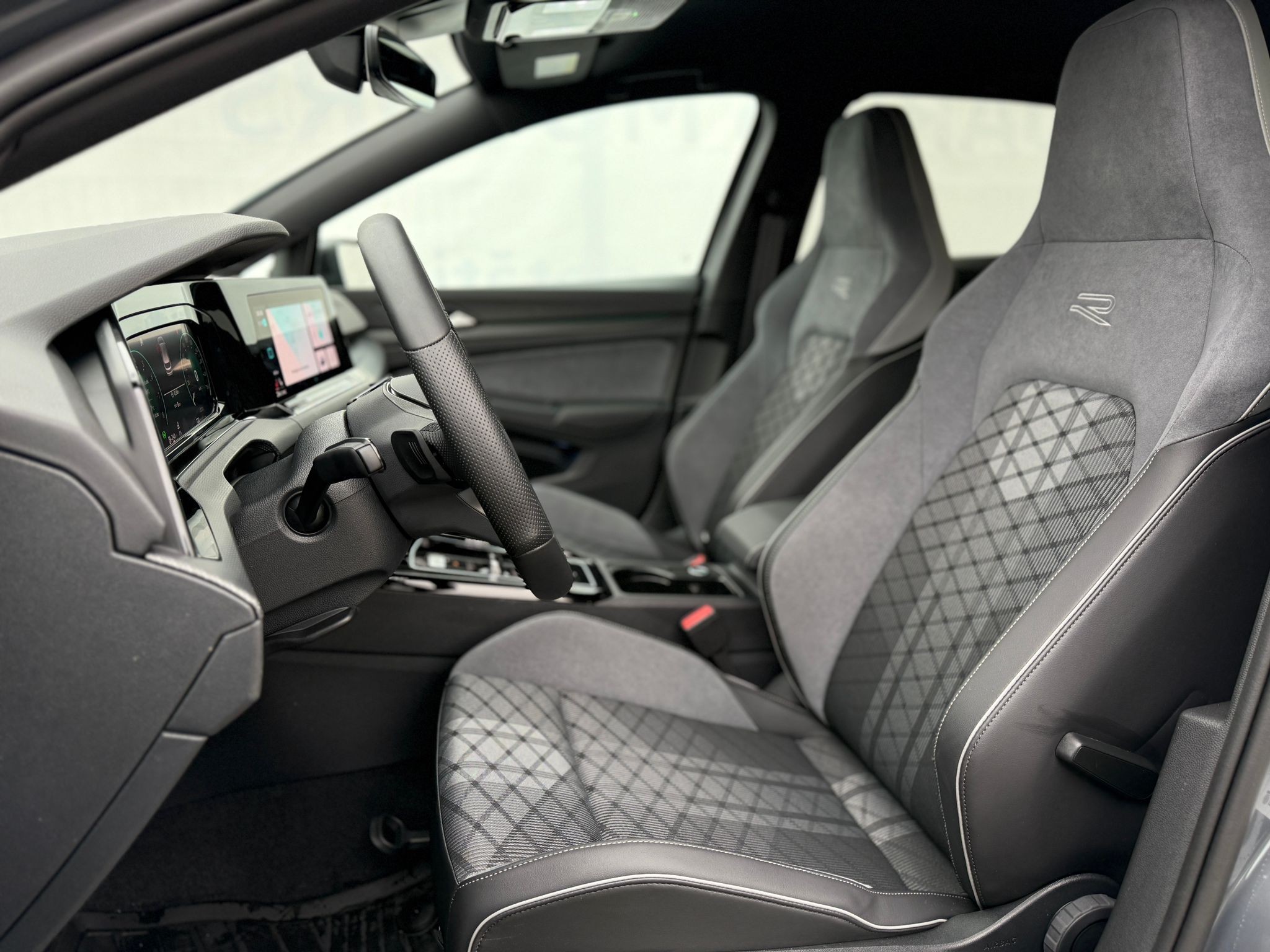 VOLKSWAGEN Golf 2024 — imagine 7