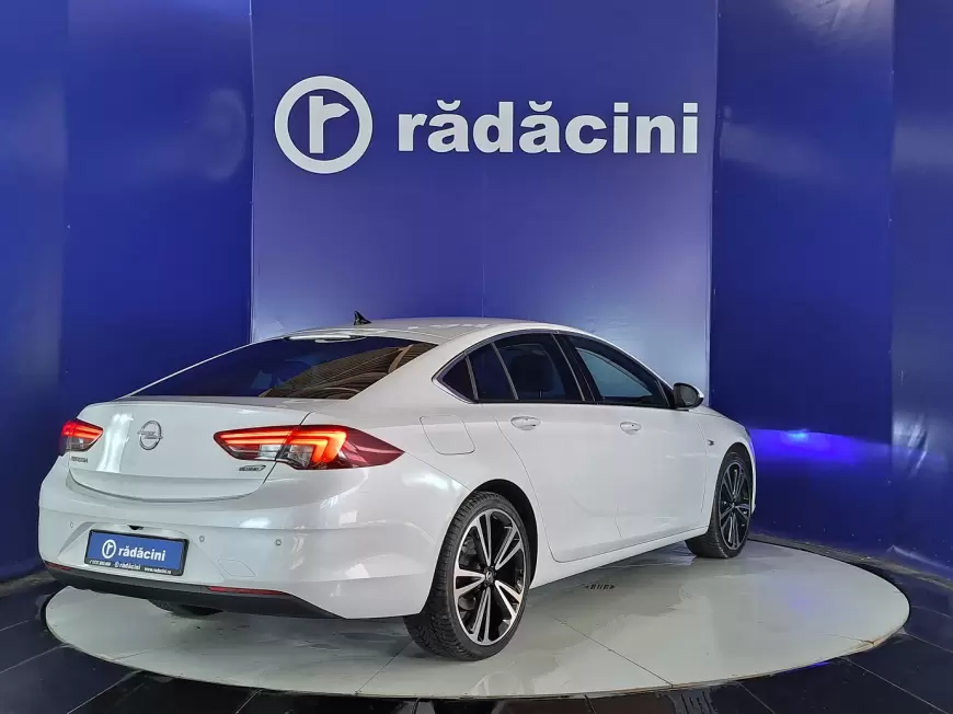 Opel INSIGNIA Sedan 2019