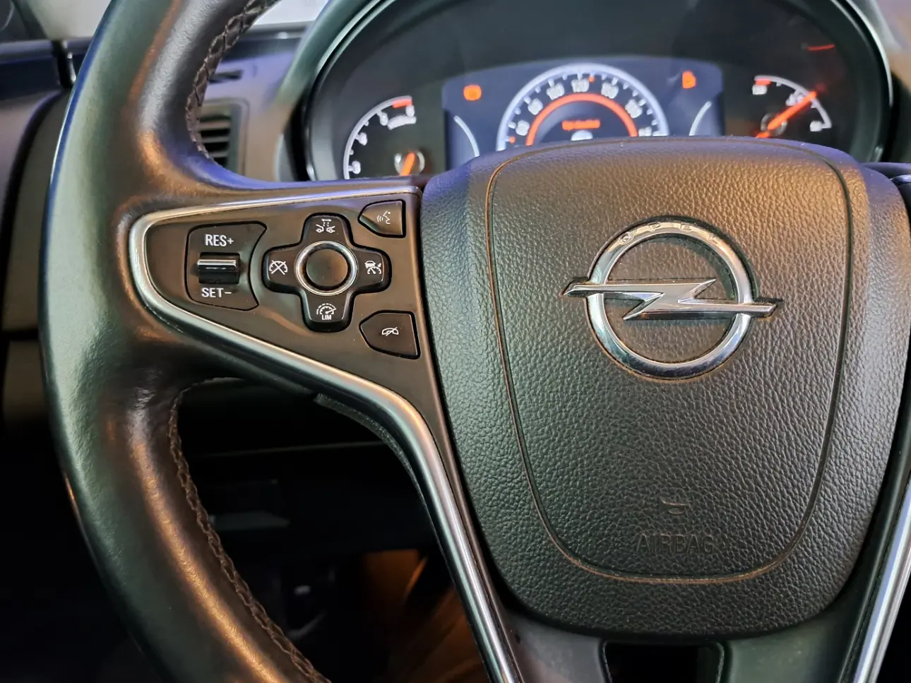 OPEL INSIGNIA