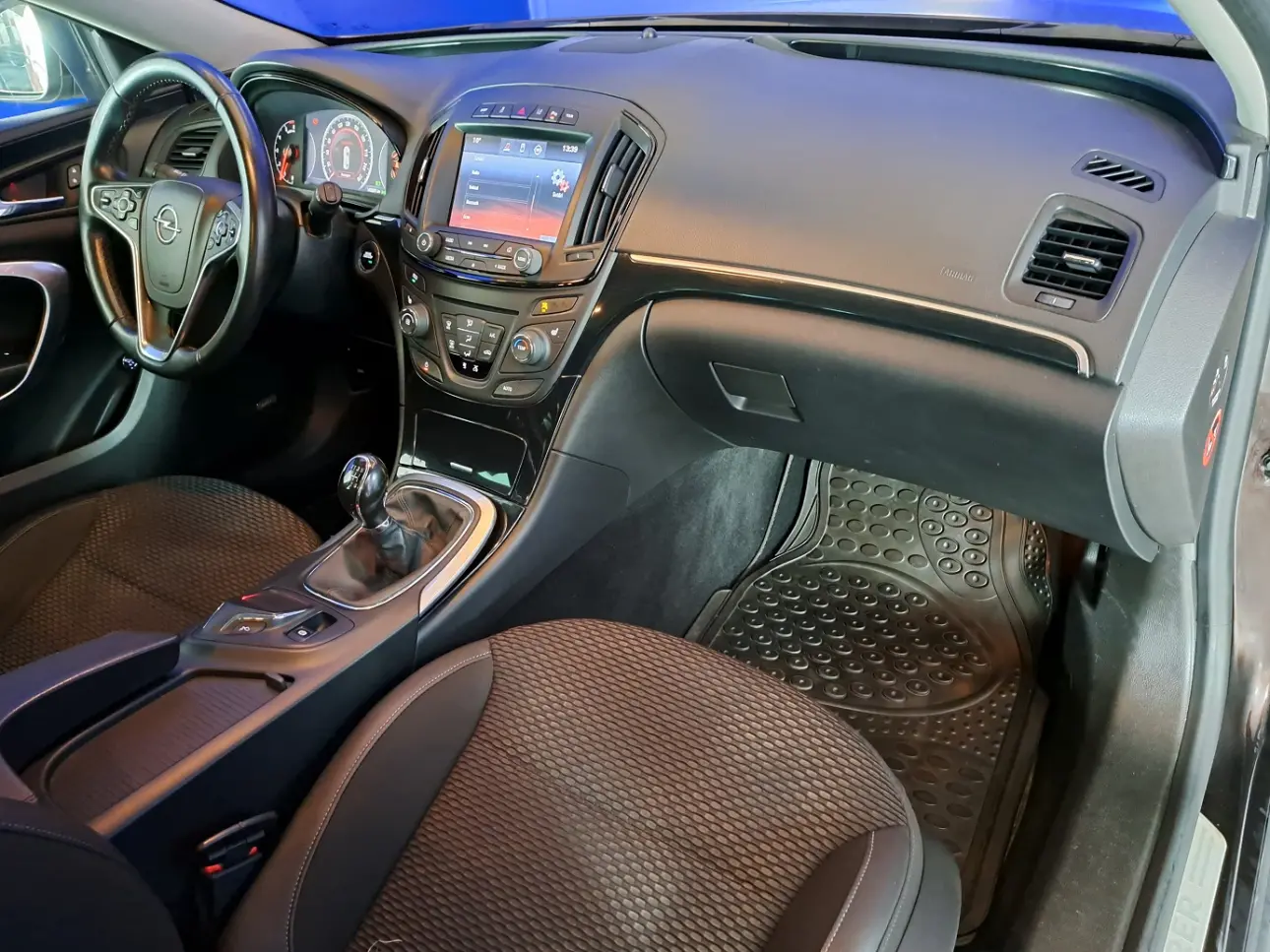 OPEL INSIGNIA