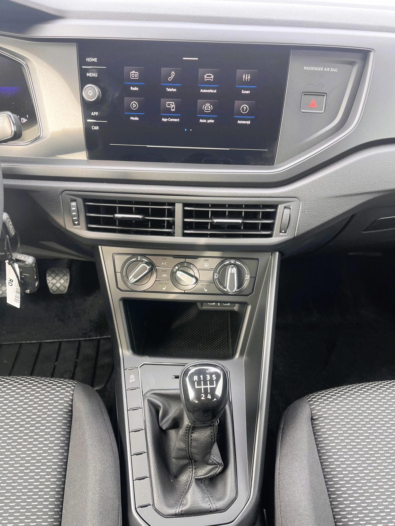 Volkswagen Polo 1.0 MPI Base Hatchback 2024