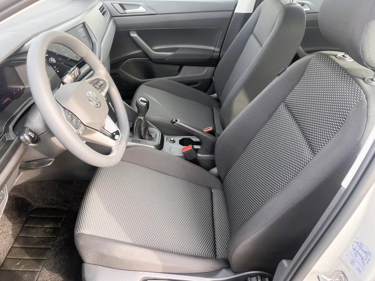 Volkswagen Polo 1.0 MPI Base Hatchback 2024