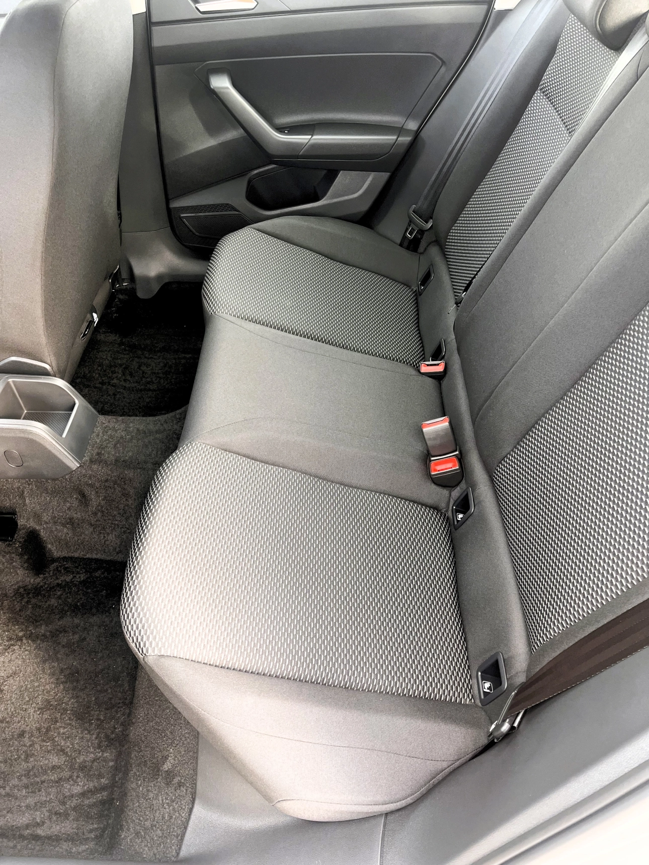 Volkswagen Polo 1.0 MPI Base Hatchback 2024