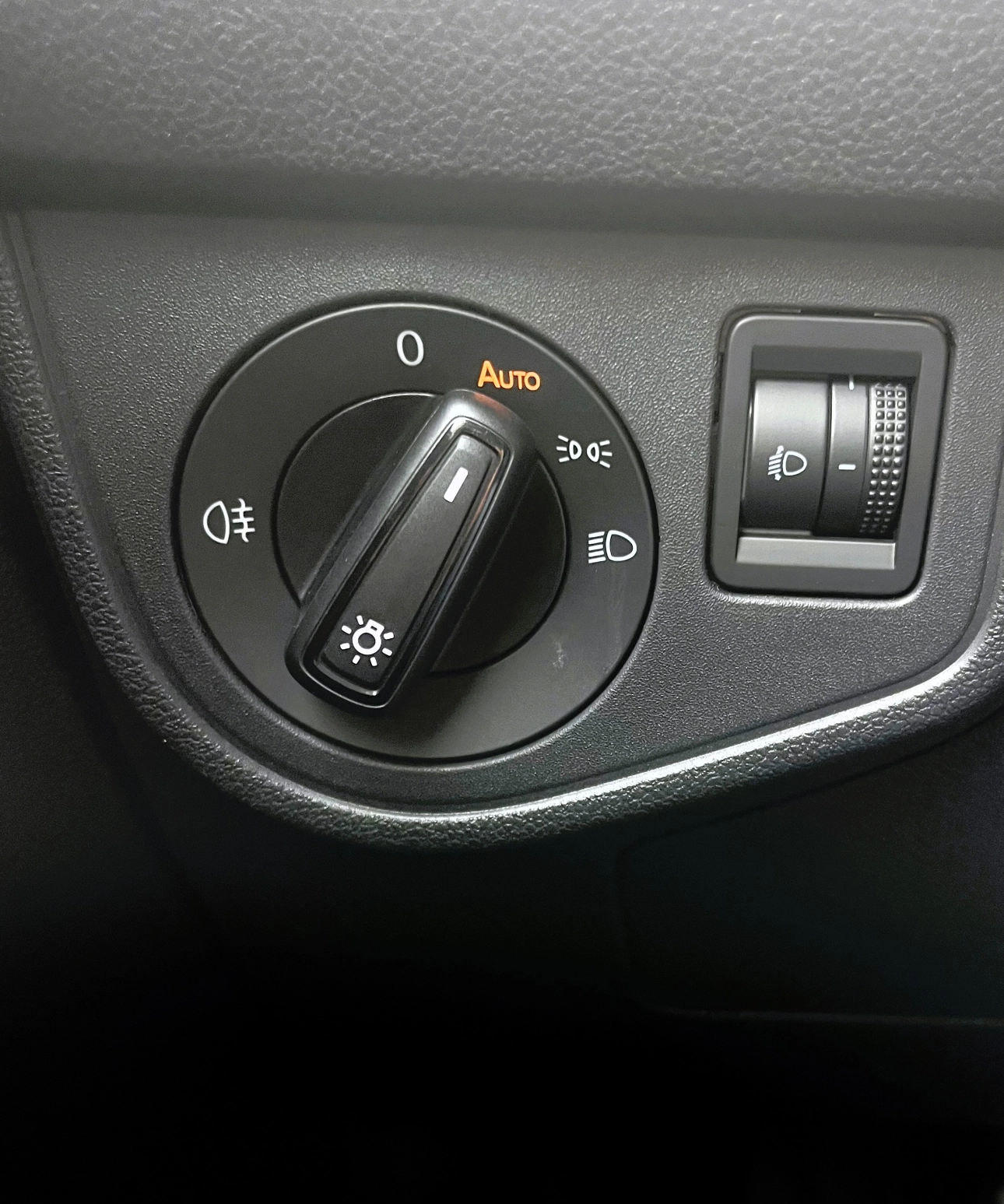 Volkswagen Polo 1.0 MPI Base Hatchback 2024