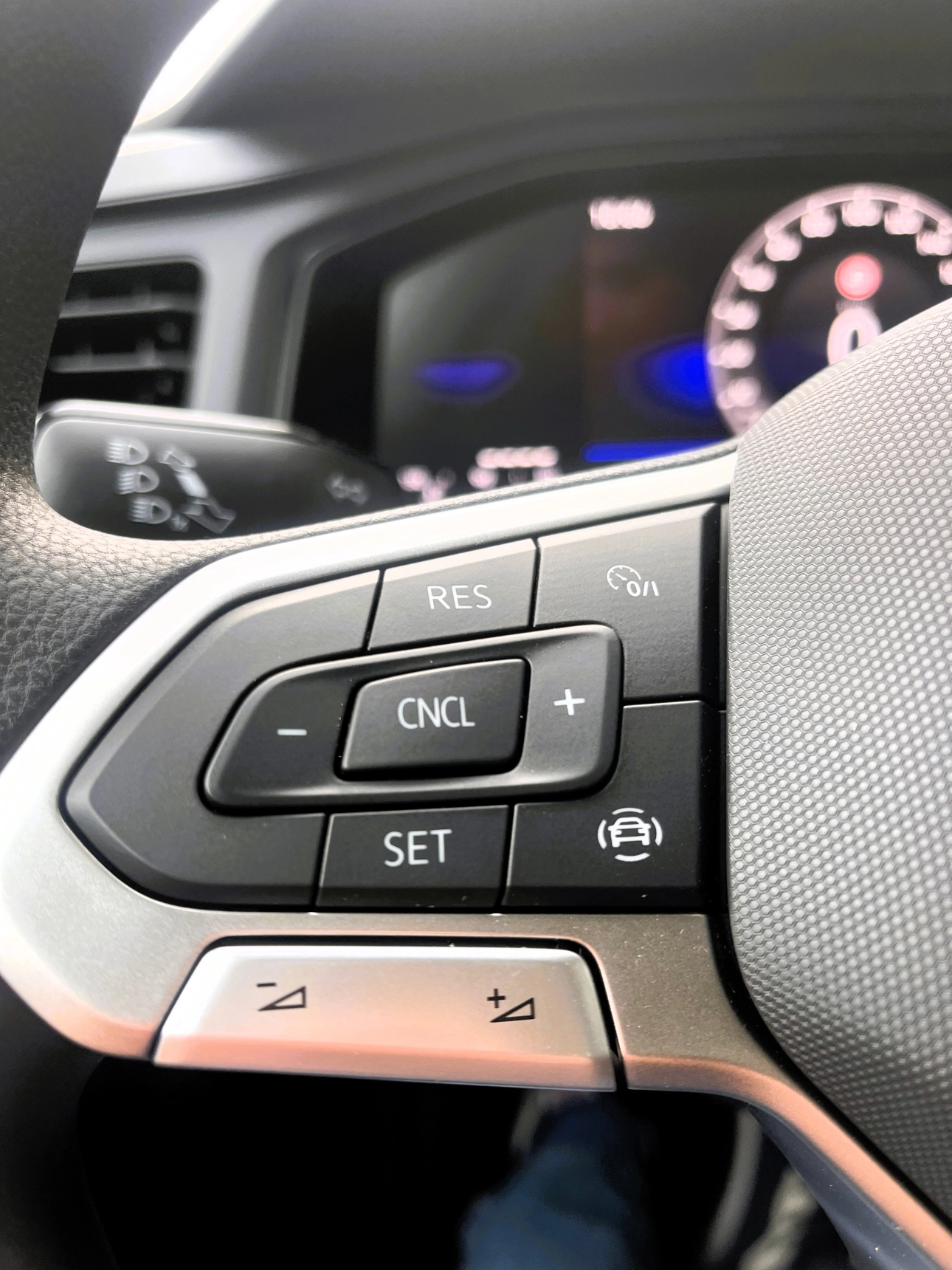 Volkswagen Polo 1.0 MPI Base Hatchback 2024