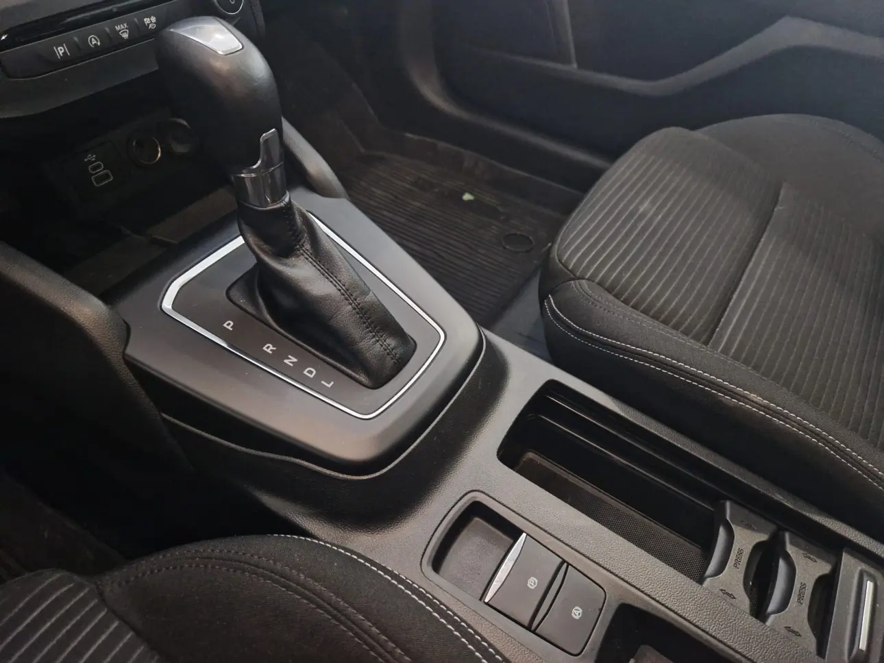 FORD FOCUS HB 1.0 ECOBOOST MHEV 125CP TITANIUM DESIGN AT7 2023