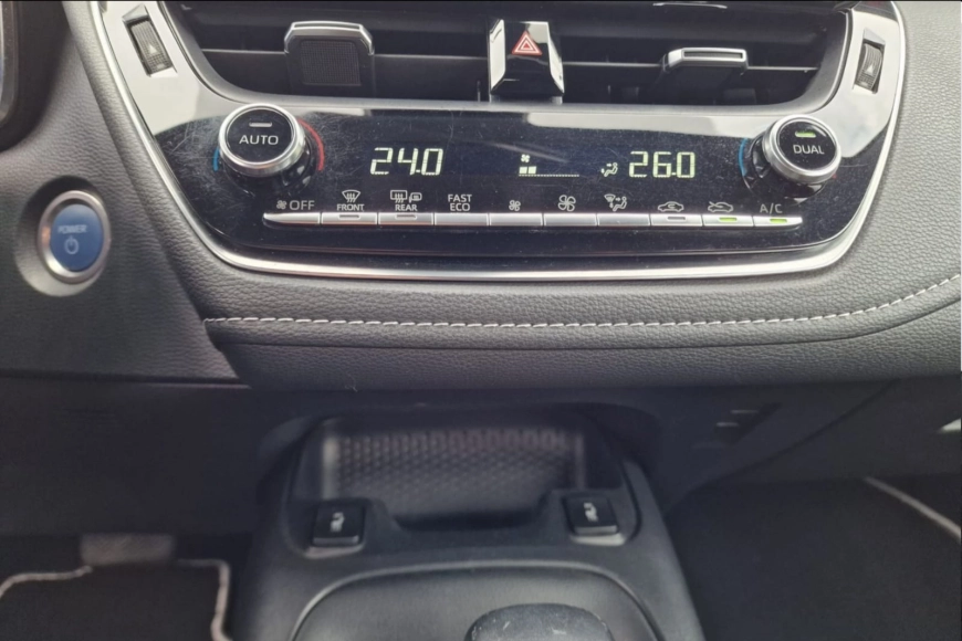 TOYOTA COROLLA HB 1.8 HYBRID DYNAMIC HSD E-CVT 2021