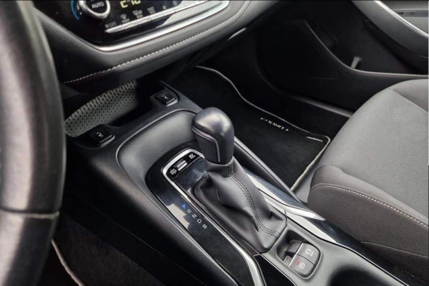 TOYOTA COROLLA HB 1.8 HYBRID DYNAMIC HSD E-CVT 2021