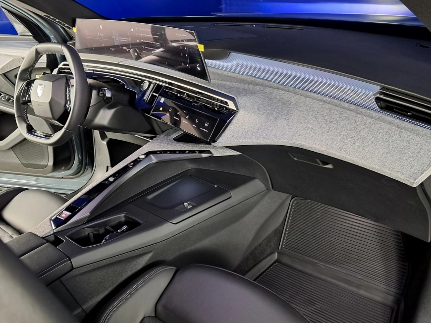 Peugeot 5008 Hatchback 2024
