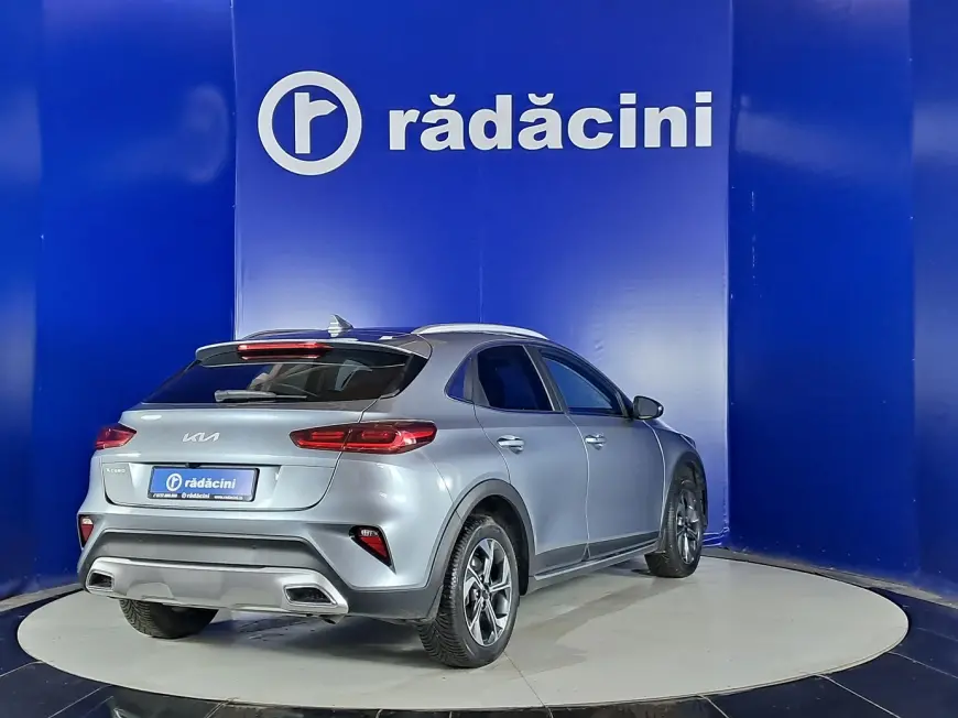 Kia XCEED Hatchback 2021