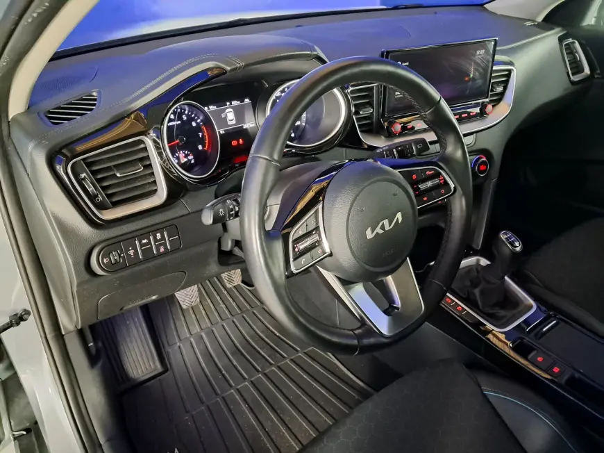 Kia XCEED Hatchback 2021