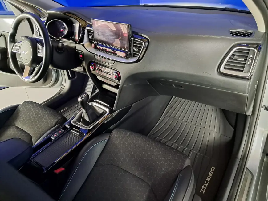 Kia XCEED Hatchback 2021