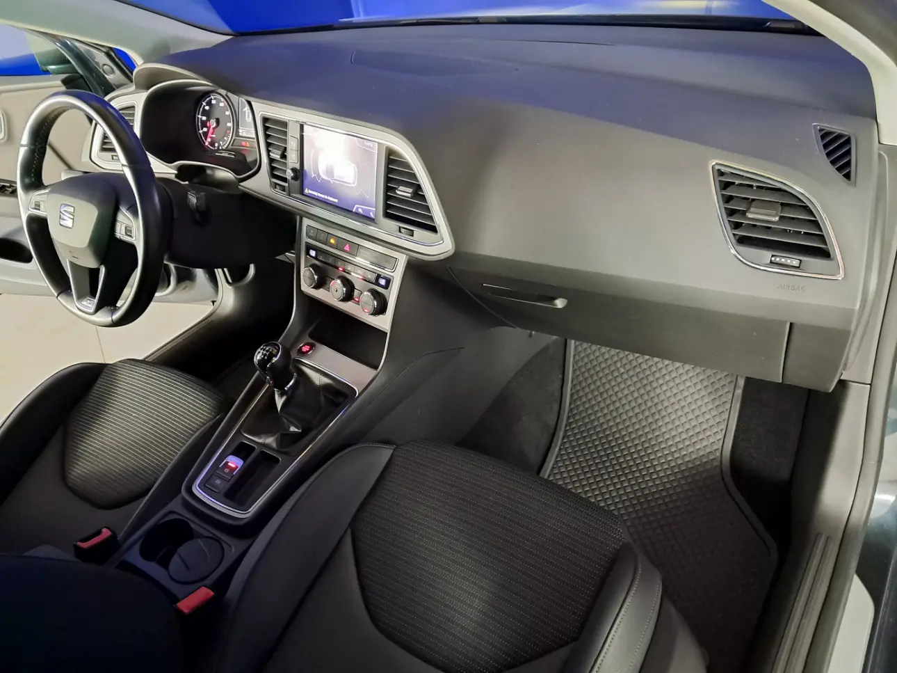 SEAT LEON