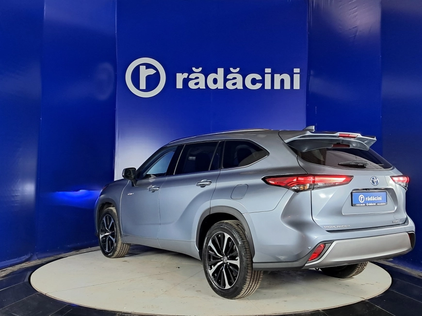 TOYOTA HIGHLANDER