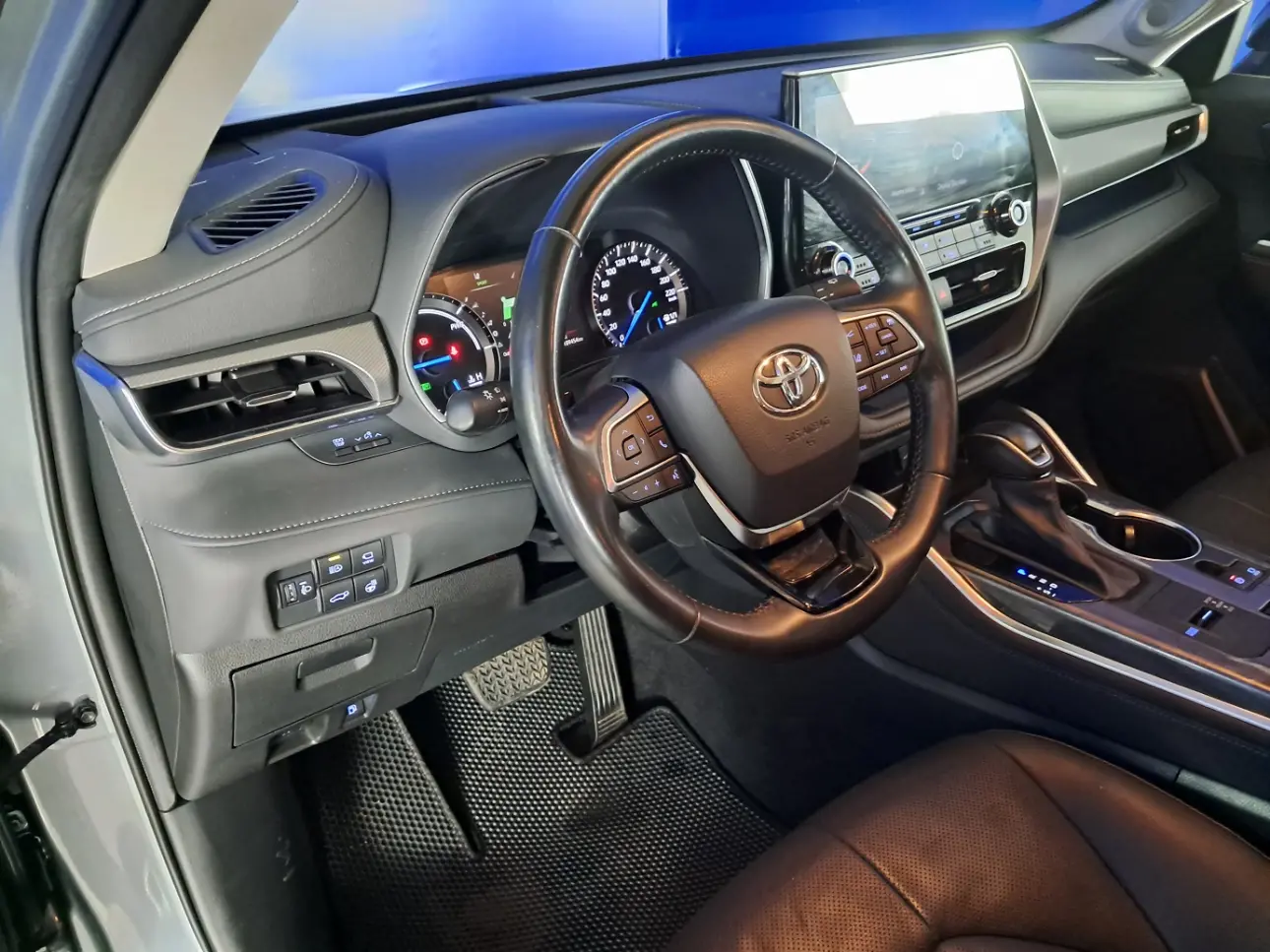 TOYOTA HIGHLANDER