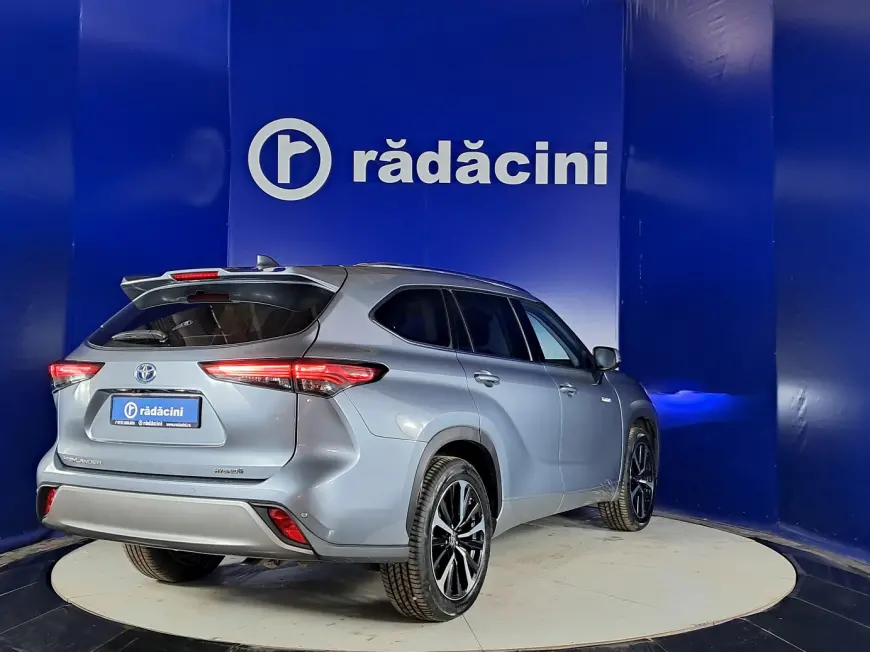 TOYOTA HIGHLANDER