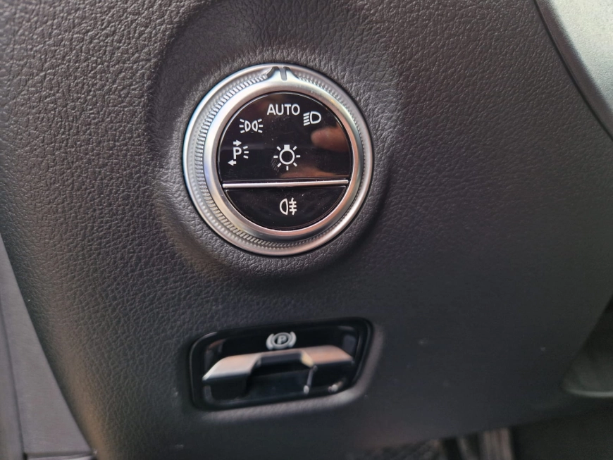 MERCEDES BENZ C C-CLASS SEDAN C 180 Limuzina